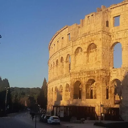 In With Swimming Pool * Pula