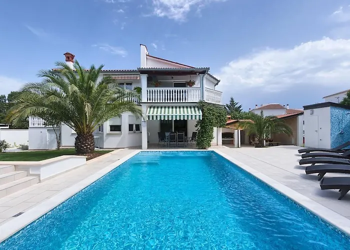 In With Swimming Pool *