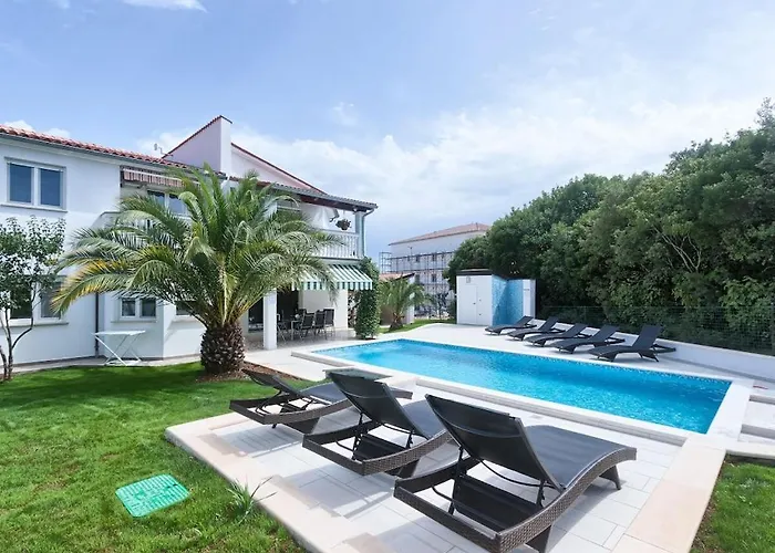 In With Swimming Pool * Pula