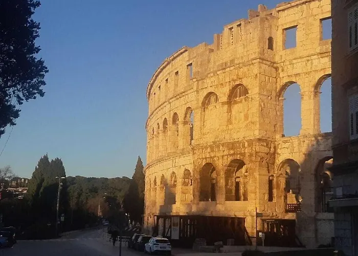 In With Swimming Pool * Pula