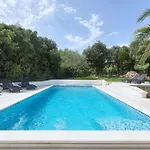 In With Swimming Pool Vila