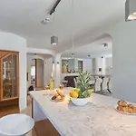 Vila In With Swimming Pool