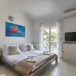 Vila In With Swimming Pool