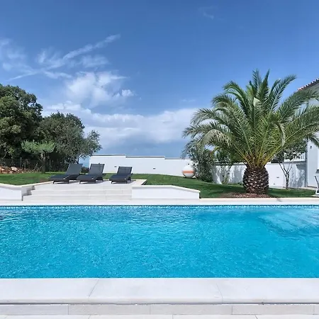 Villa In Pula With Swimming Pool Pula