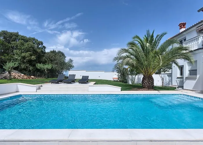 Villa In Pula With Swimming Pool Pula