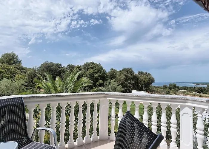 Villa In Pula With Swimming Pool Pula