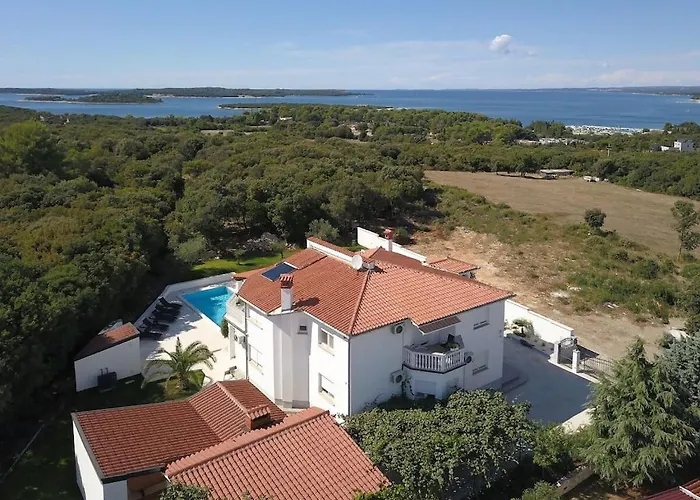 In Pula With Swimming Pool Villa *