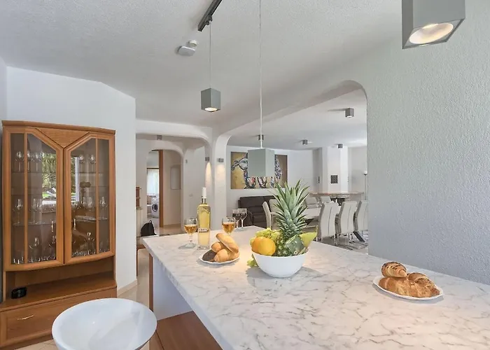 Villa In Pula With Swimming Pool