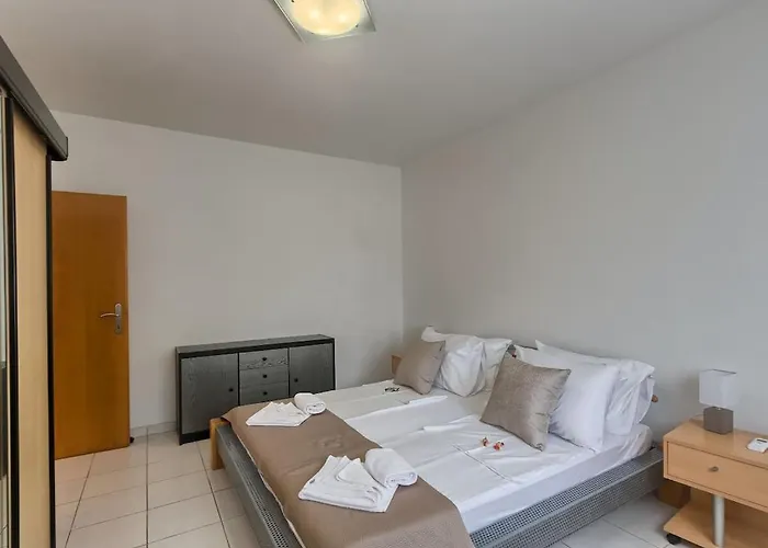 Villa In Pula With Swimming Pool Pula