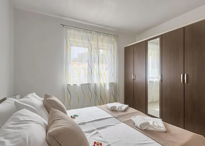 Villa In Pula With Swimming Pool