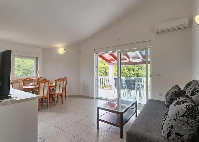 In Pula With Swimming Pool *