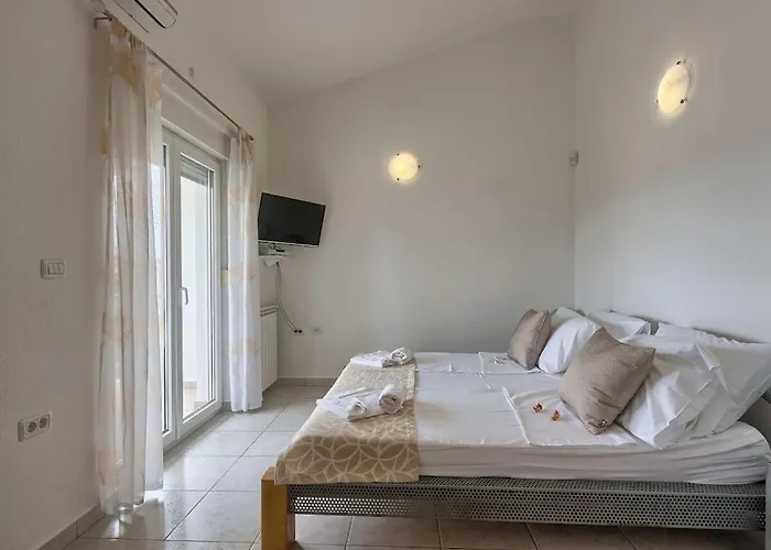 In Pula With Swimming Pool Pula