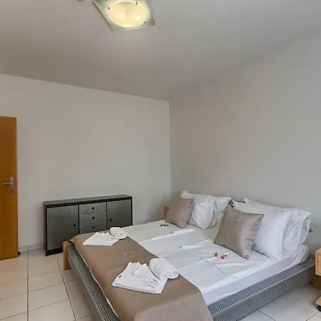 Villa In With Swimming Pool Pula